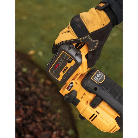DEWALT tool shown outdoors, featuring photography SKUs DCMASED57X1, DCMASED9N.