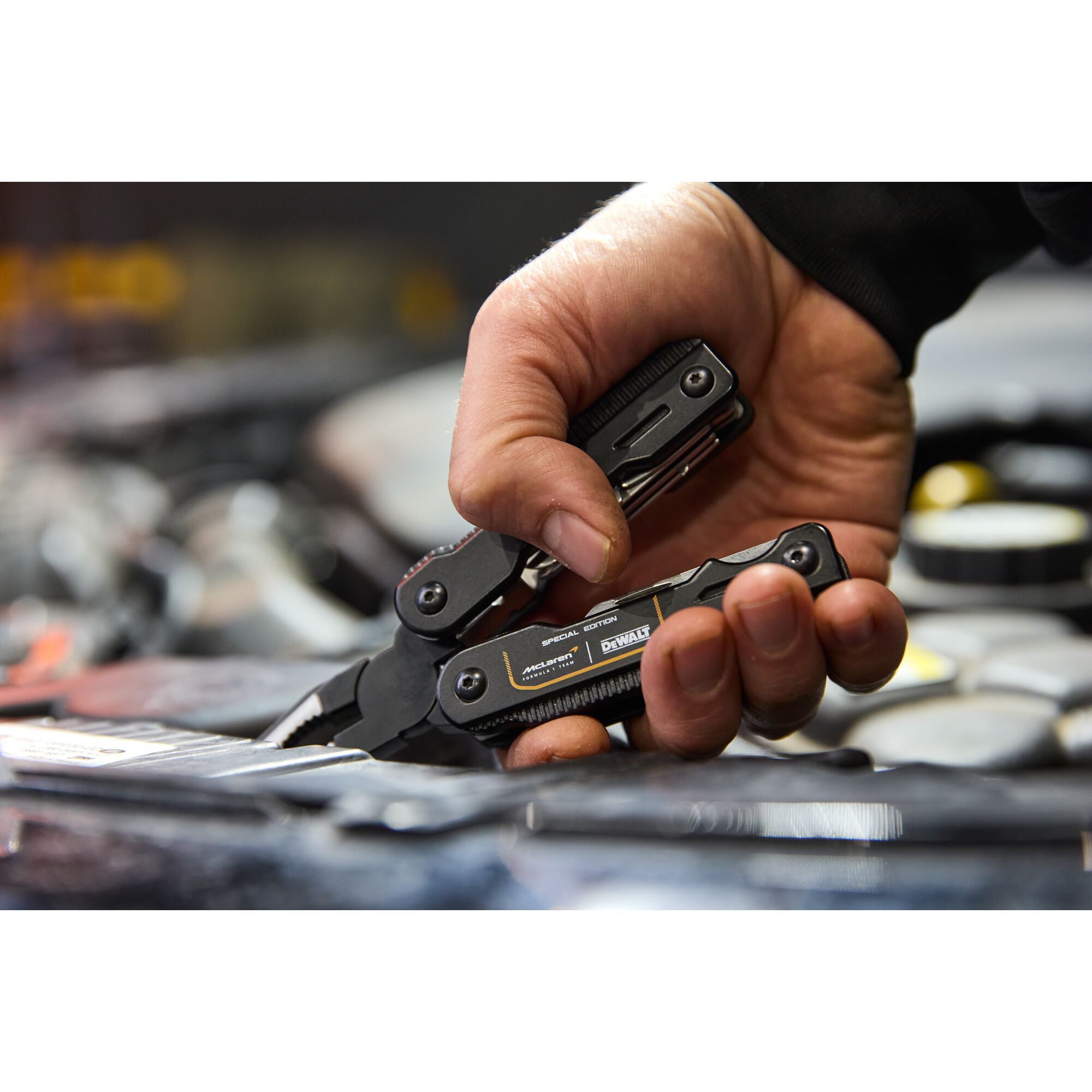 DEWALT x McLaren Special Edition 16-i-1 Multiverktøy | DEWALT