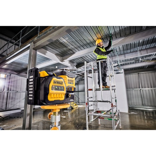 18V / 12V XR 3 x 360° Grønn linjelaser - 1 X 2Ah