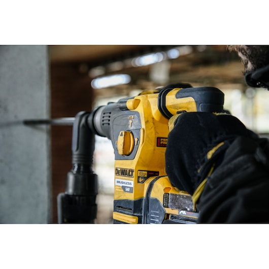54V XR Flexvolt børsteløs borhammer med 3 funksjonsvalg - 2 x 6.0 Ah