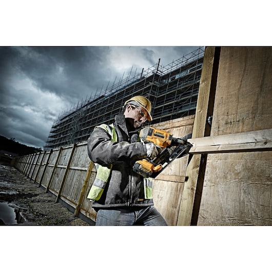 Spikerpistol XR 18V 5Ah, børsteløs, 2 hastigheter
