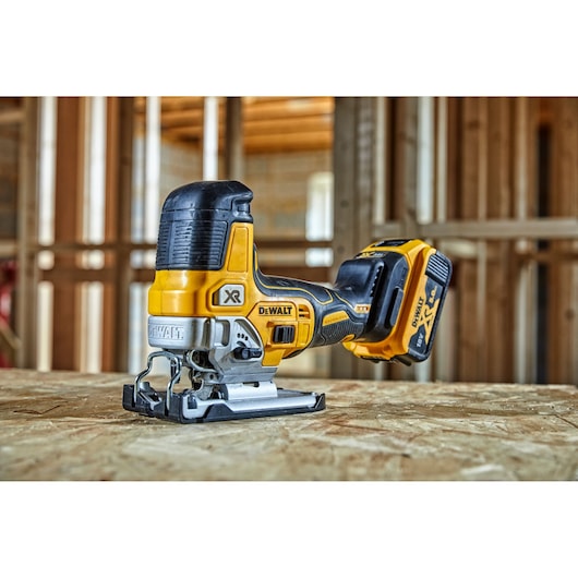 18V Stikksag børsteløs med body grip - 2 x 5.0 Ah