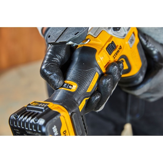18V Stikksag børsteløs med body grip - 2 x 5.0 Ah