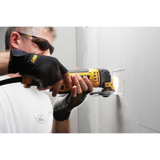 Multikutter 18V XR oscillerende, 4,0 Ah