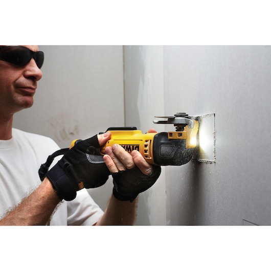 Multikutter 18V XR oscillerende, 4,0 Ah