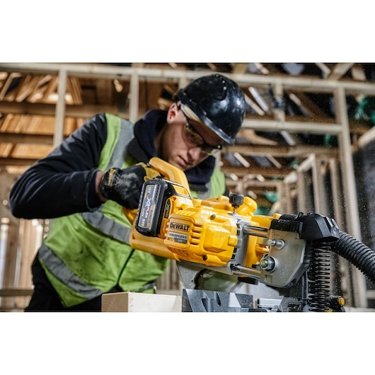 XR Flexvolt Kapp-/Gjærsag 216 mm - 2 x 6.0 Ah